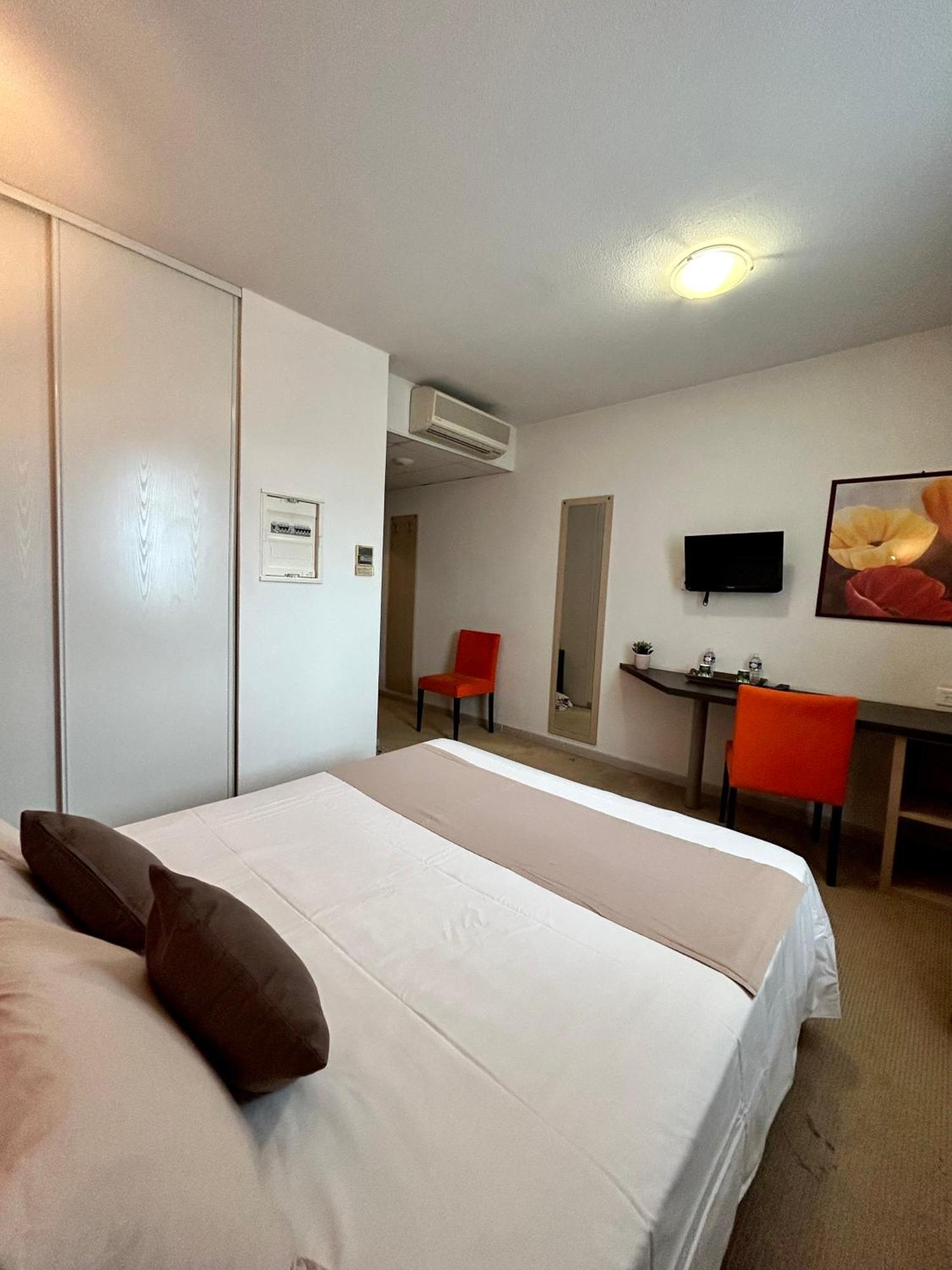 Hotel Restaurant Les Jasses De Camargue Gallargues-le-Montueux Ngoại thất bức ảnh